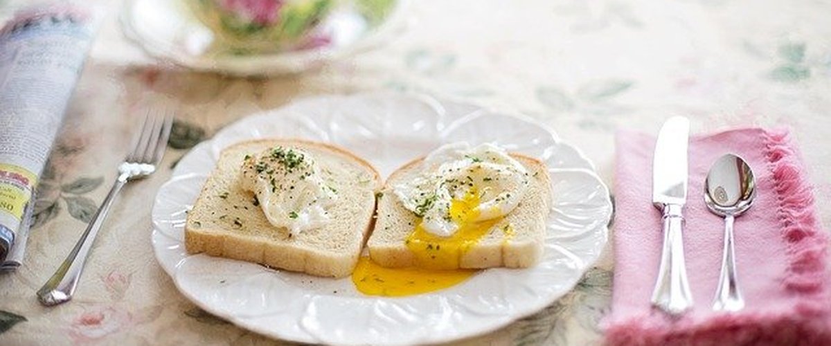 poached eggs on toast, breakfast, healthy