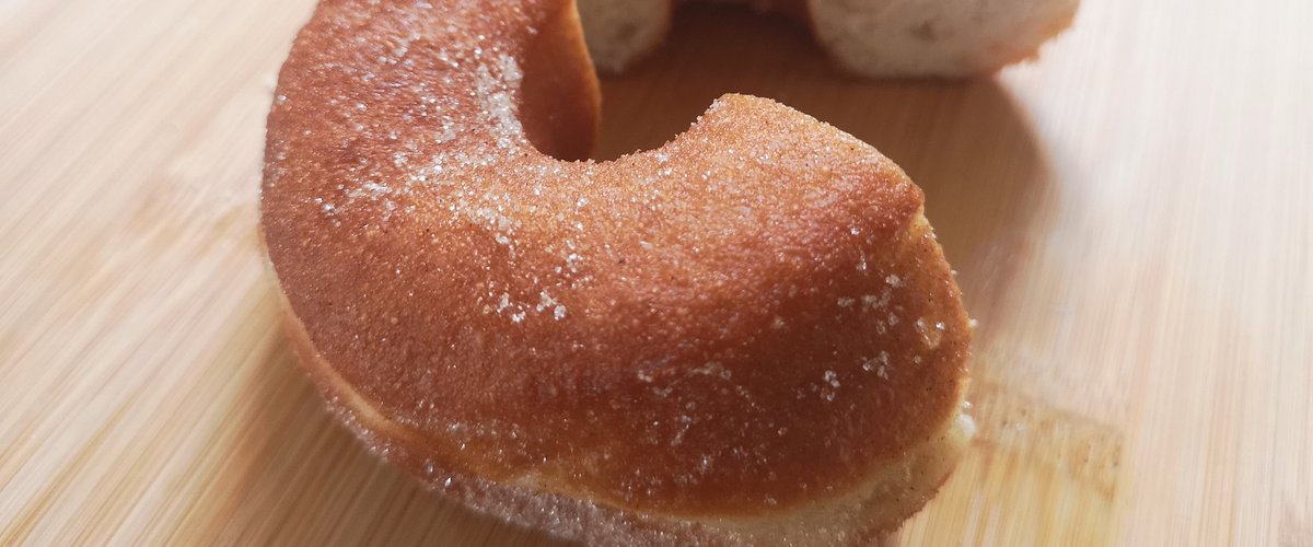 On a testé le premier bar à donuts à Toulouse : plutôt beurre de cacahuète, tarte au citron ou guimauve ?