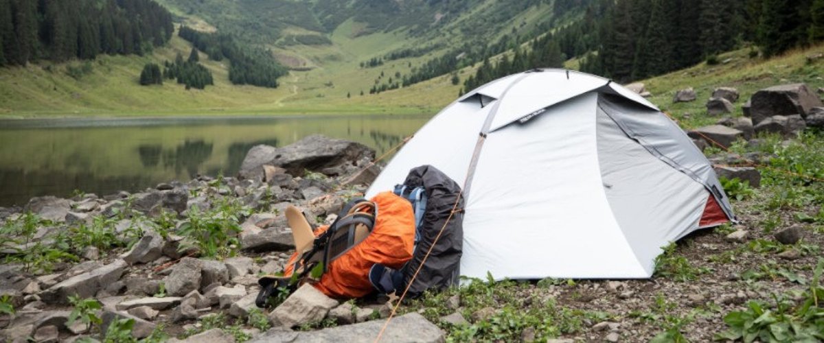 Le matériel de camping indispensable pour voyager léger