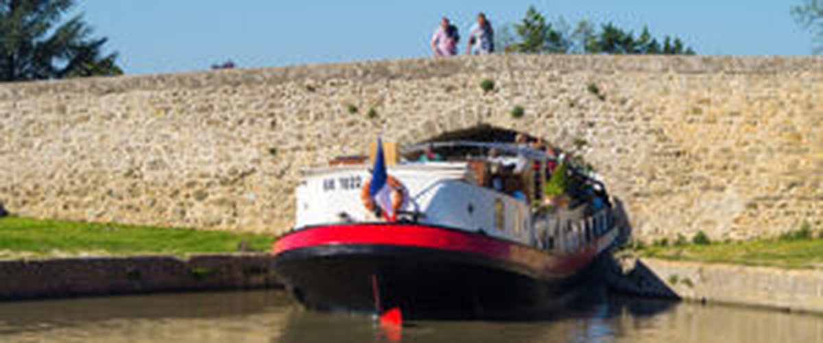 À 2h de Toulouse, le territoire du Canal du Midi au Saint-Chinian offre aux toulousains une richesse naturelle, œnologique et gastronomique.