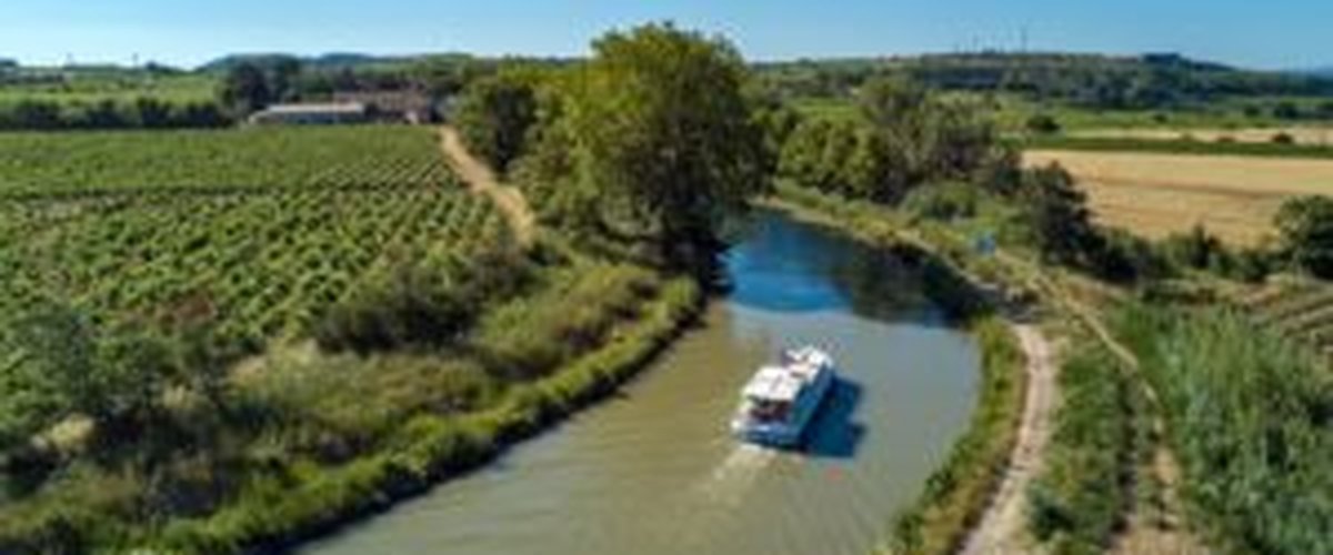 Location de bateau sur le canal du Midi pour des vacances en famille : une expérience inédite en péniche au départ de Toulouse