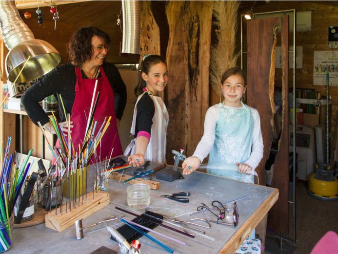Atelier création de bille en verre avec Audrey