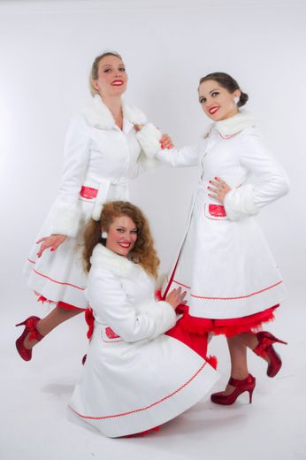 Les Christmas Mademoiselles en habits de scène