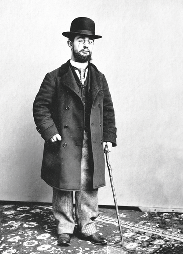 Henri de Toulouse-Lautrec photographed by Paul Sescau, circa 1894.