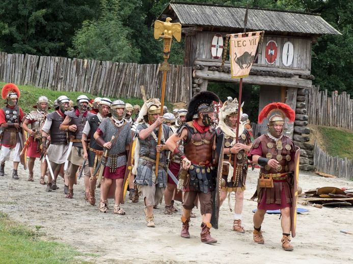 Les Romains s'installent au Village Gaulois