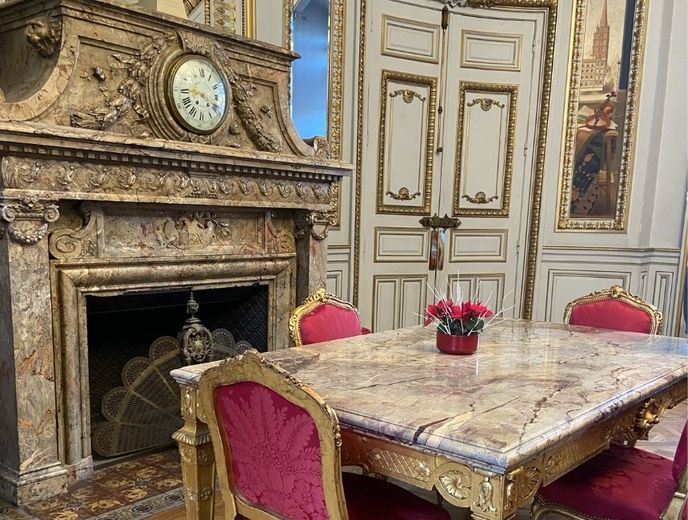 Le fameux Salon Rouge de la mairie