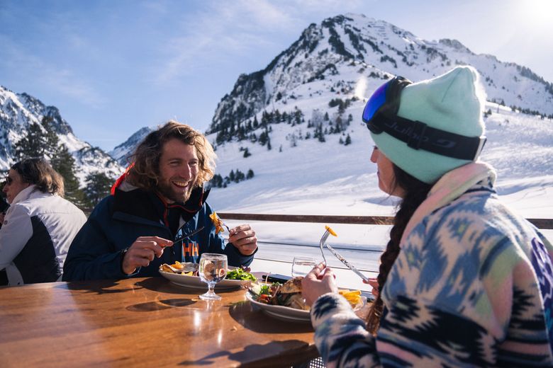 Un network of high-altitude restaurants and bars