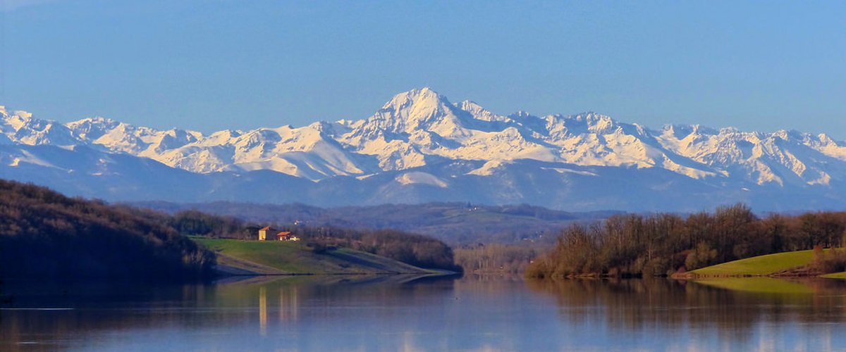 À 1h de Toulouse, le Lac de la Gimone, le plus grand lac du Gers : vue ...