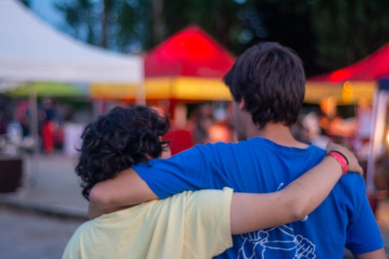 This event combines festivities and commitment with concerts, culture, and debates.